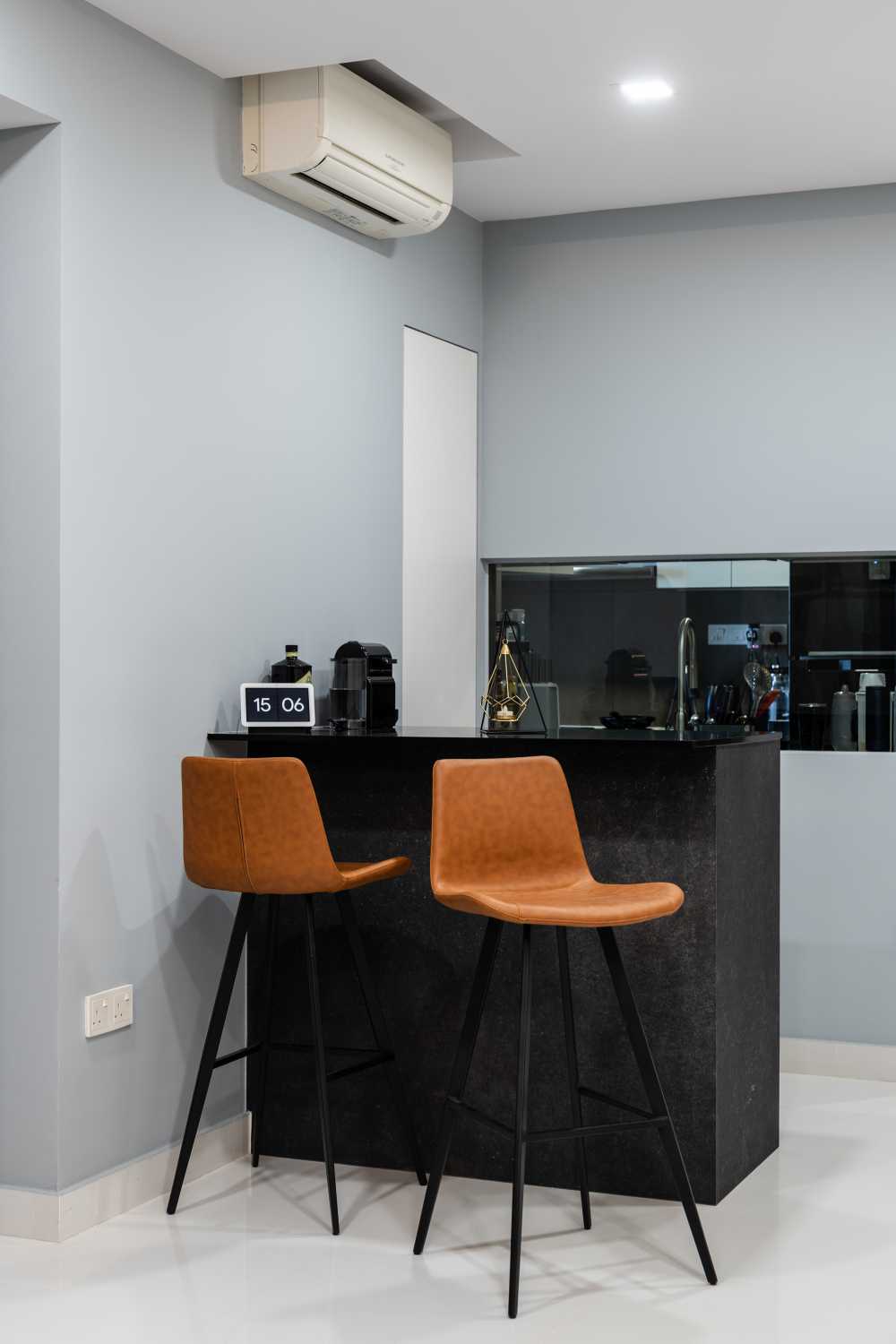 Contemporary Kitchen with Vinyl Flooring and Parquet Floor