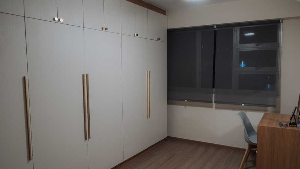 Scandinavian Walk-in Wardrobe with Wardrobe and Vanity Counter