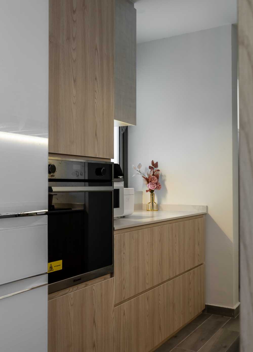 Contemporary Kitchen with Countertop and Cupboard