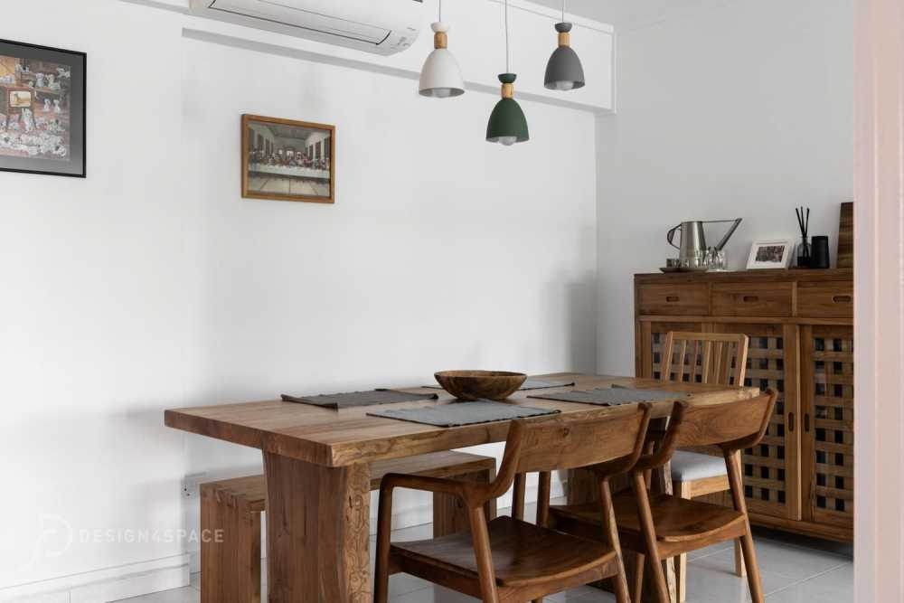 Contemporary Dining Room with Drop Ceiling and Dining Table