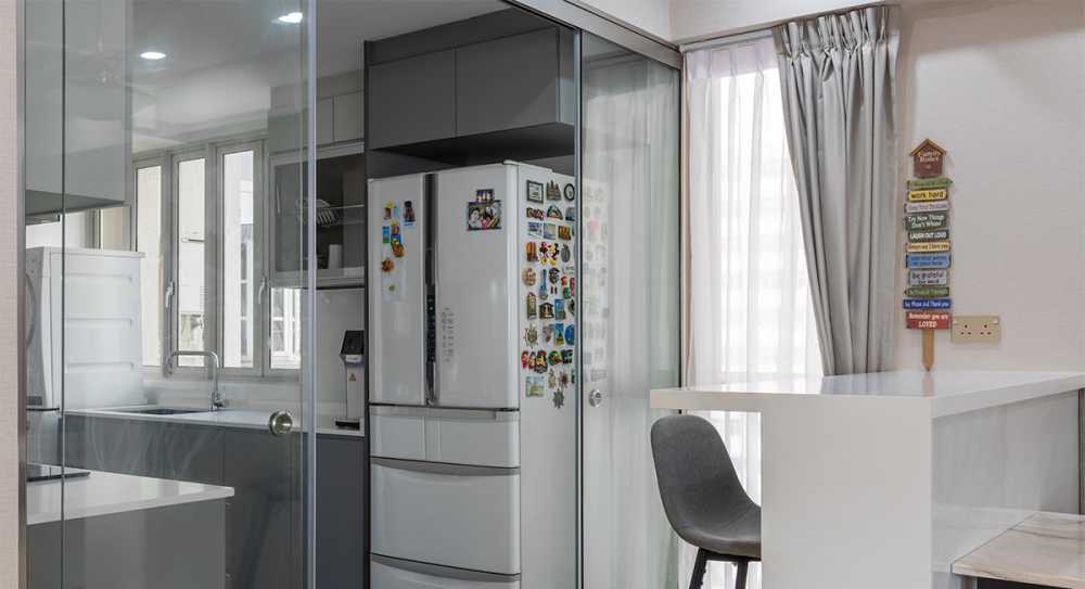 Contemporary Kitchen with Countertop and Kitchen Island