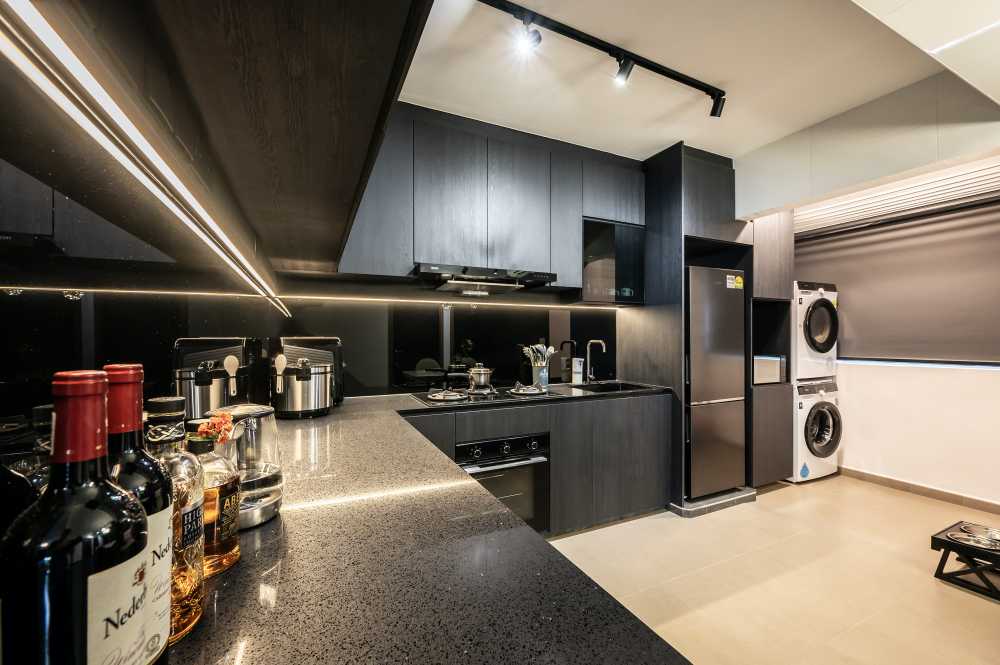 Eclectic Kitchen with Homogeneous Tiles and Open Kitchen