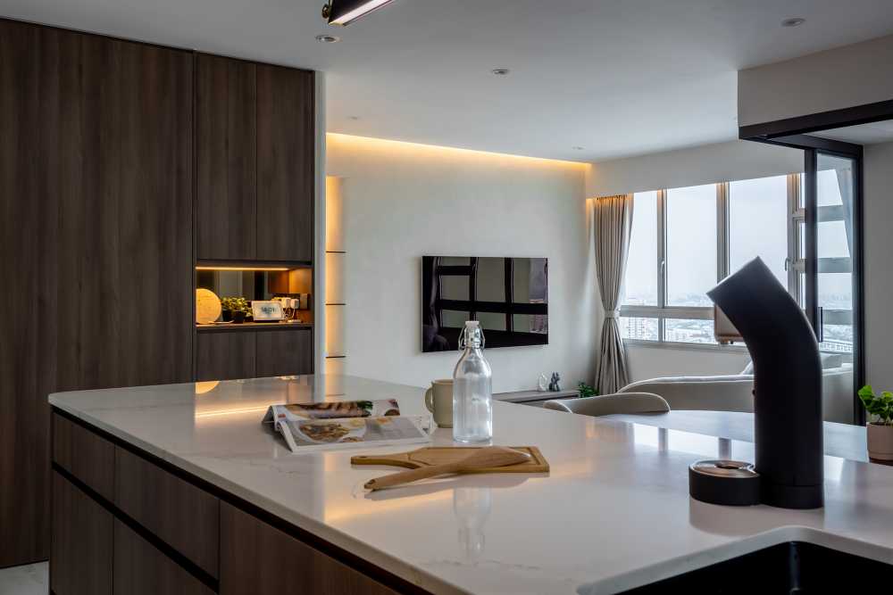 Minimalist Kitchen with Breakfast Counter and Kitchen Cabinets