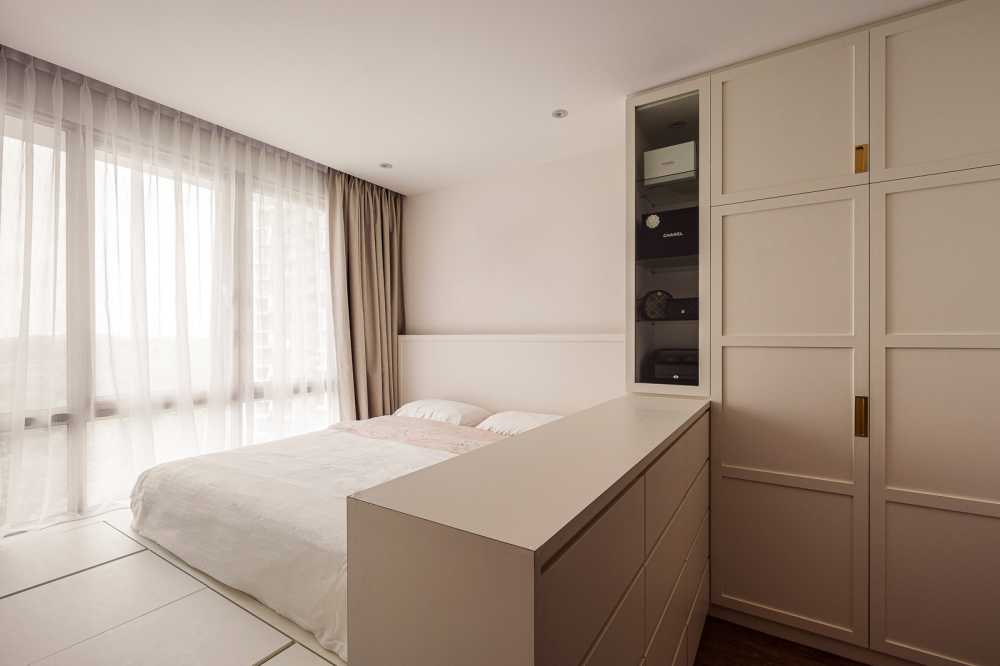 Modern Bedroom with Platform Bed and Wardrobe