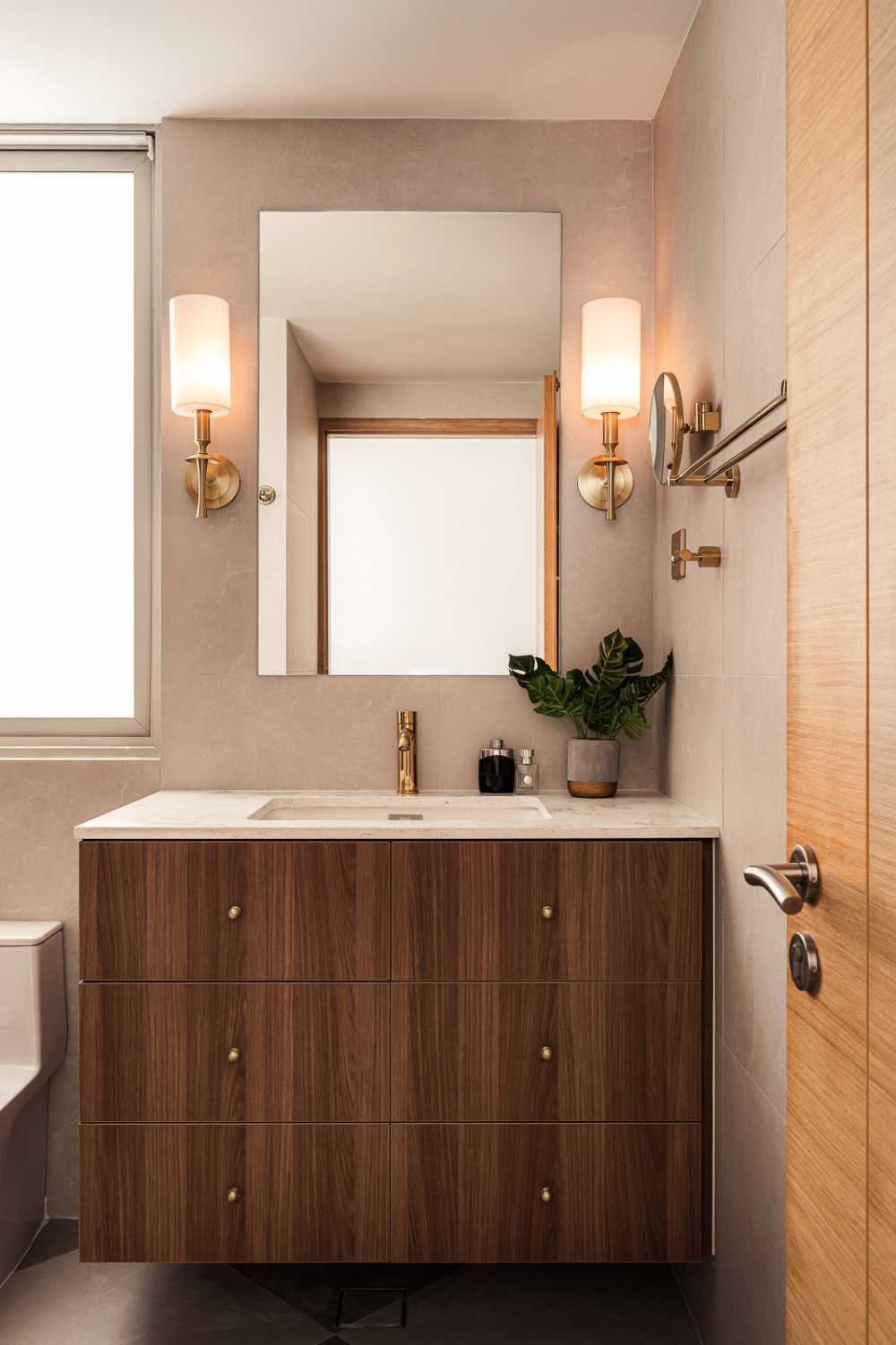 Modern Bathroom with Mirror and Bathroom Storage