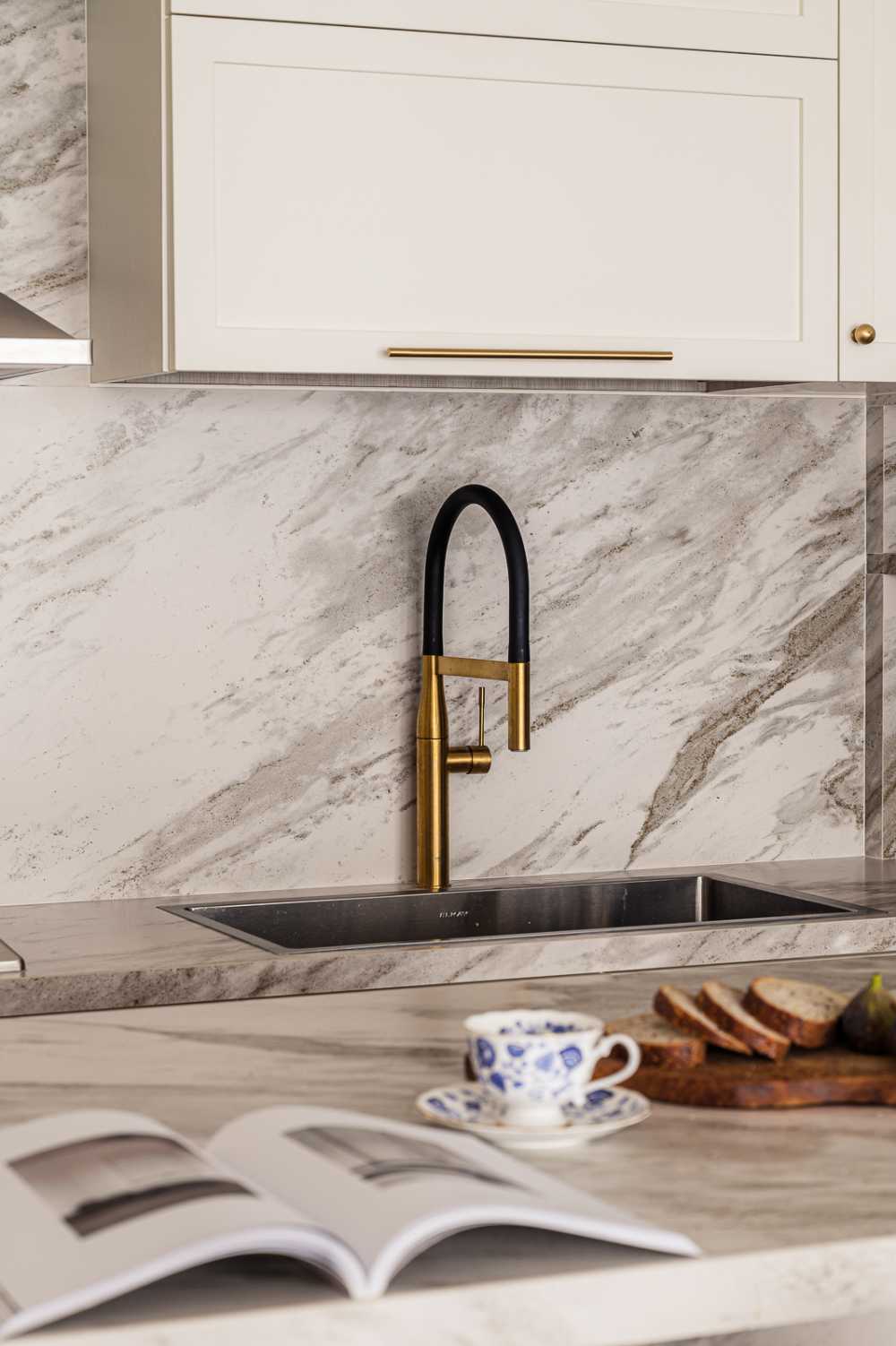 Modern Kitchen with Kitchen Island and Cupboard