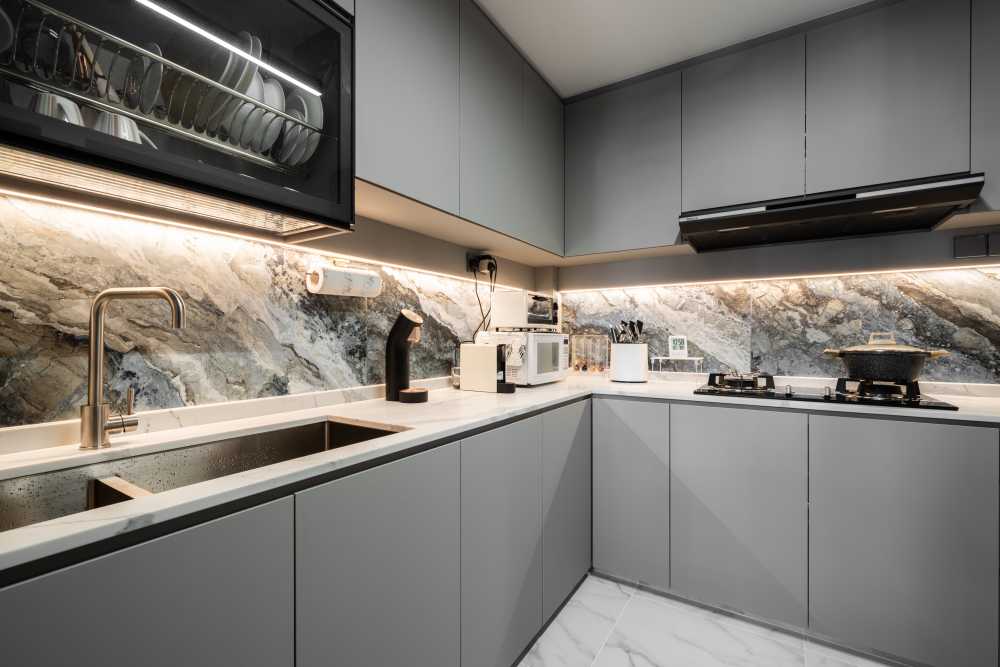 Modern Kitchen with Countertop and Homogeneous Tiles