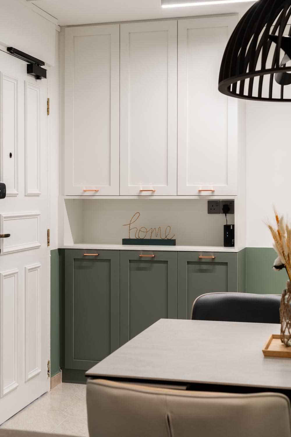 Modern Kitchen with Wood Flooring and Kitchen Window