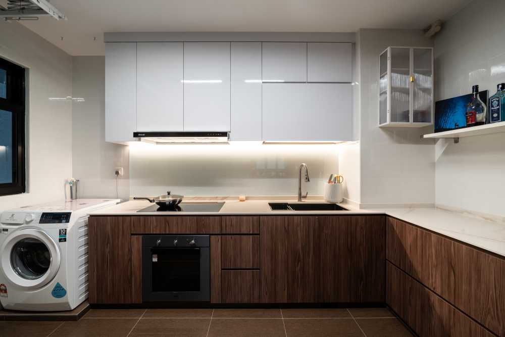 Modern Kitchen with Kitchen Window and Open Kitchen