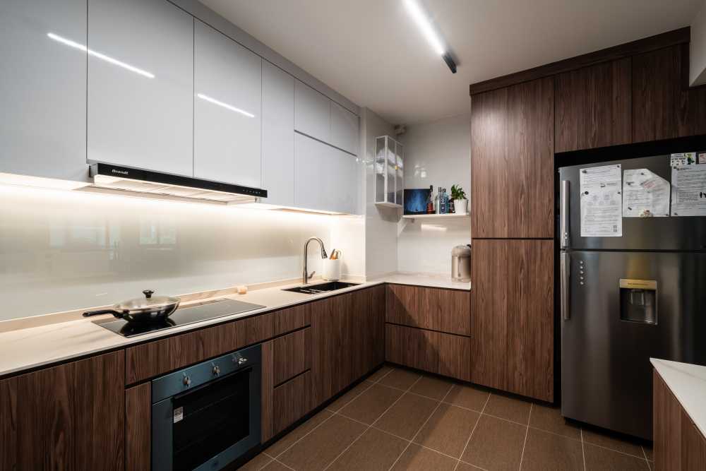 Modern Kitchen with Kitchen Island and Breakfast Counter