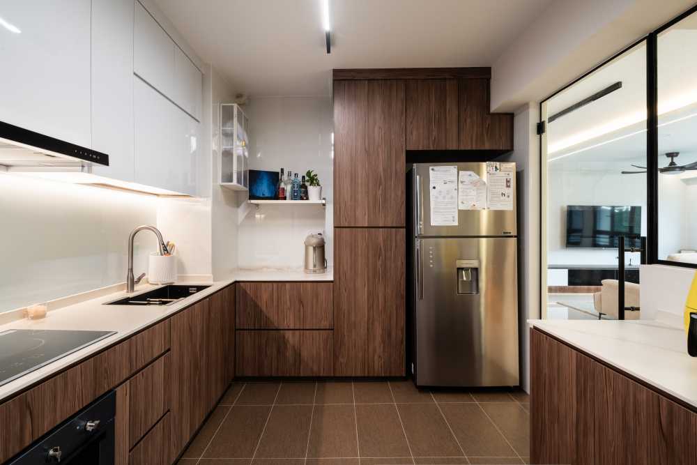 Modern Kitchen with Wood Flooring and Open Kitchen