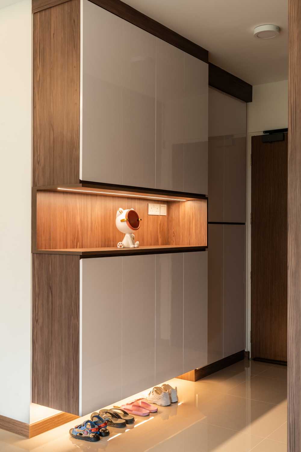 Modern Entryway with Mirror and Seating Bench