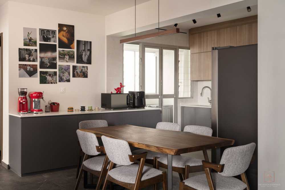 Contemporary Kitchen with Countertop and Breakfast Counter