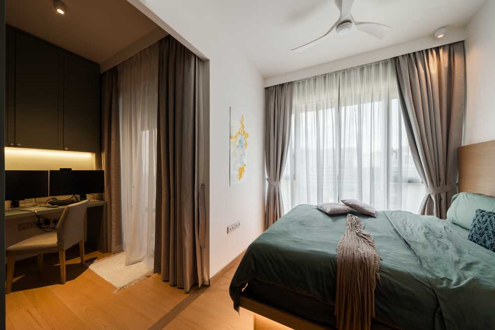 Modern Bedroom with Queen Bed and Flooring