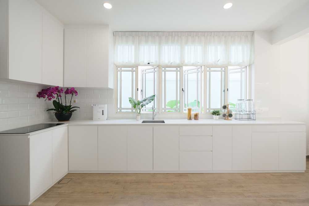 Contemporary Kitchen with Countertop and Vinyl Flooring