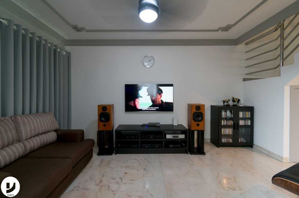 Contemporary Living Room with Bookshelf and Sofa