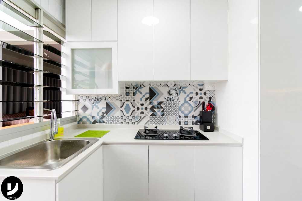 Contemporary Kitchen with Kitchen Tap and Kitchen Cabinets