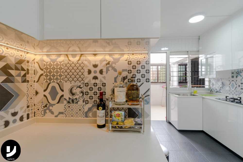 Contemporary Kitchen with Countertop and Kitchen Cabinets