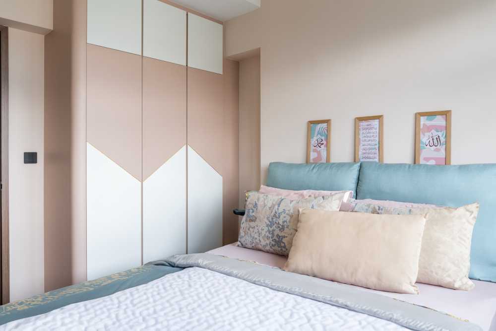 Modern Bedroom with Platform Bed and Homogeneous Tiles