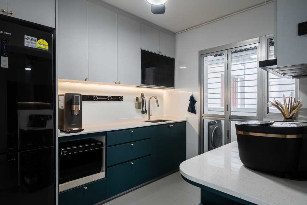 Modern Kitchen with Kitchen Window and Kitchen Accessories