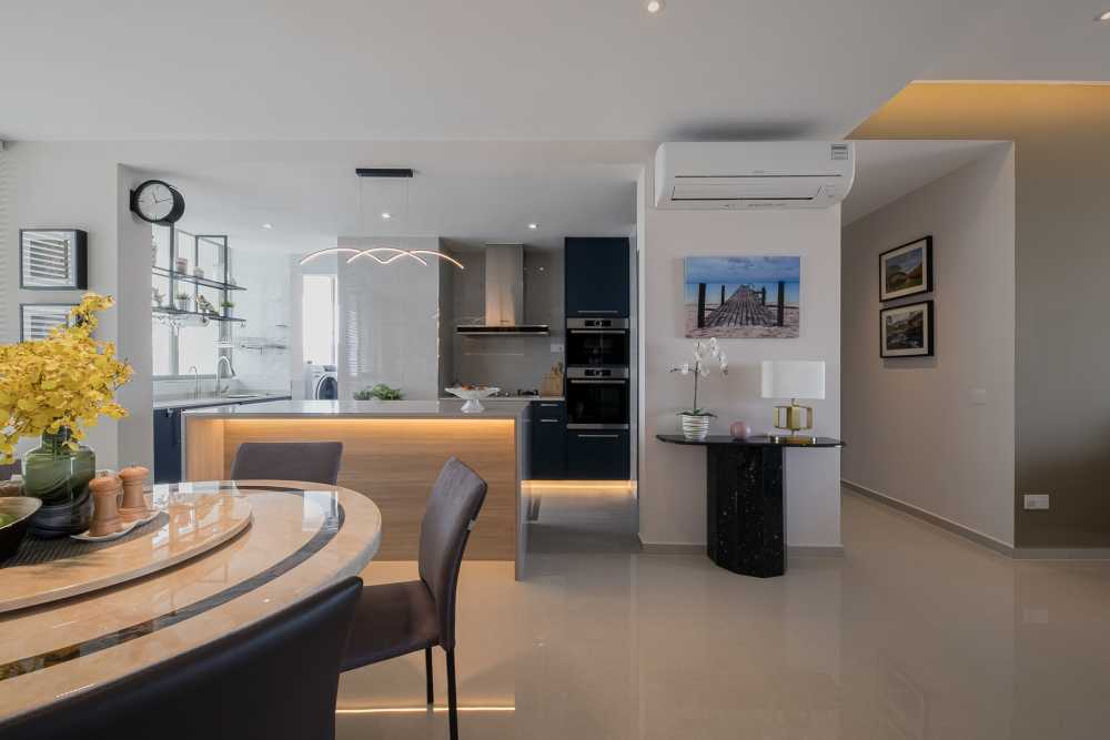 Modern Kitchen with Kitchen Window and Open Kitchen