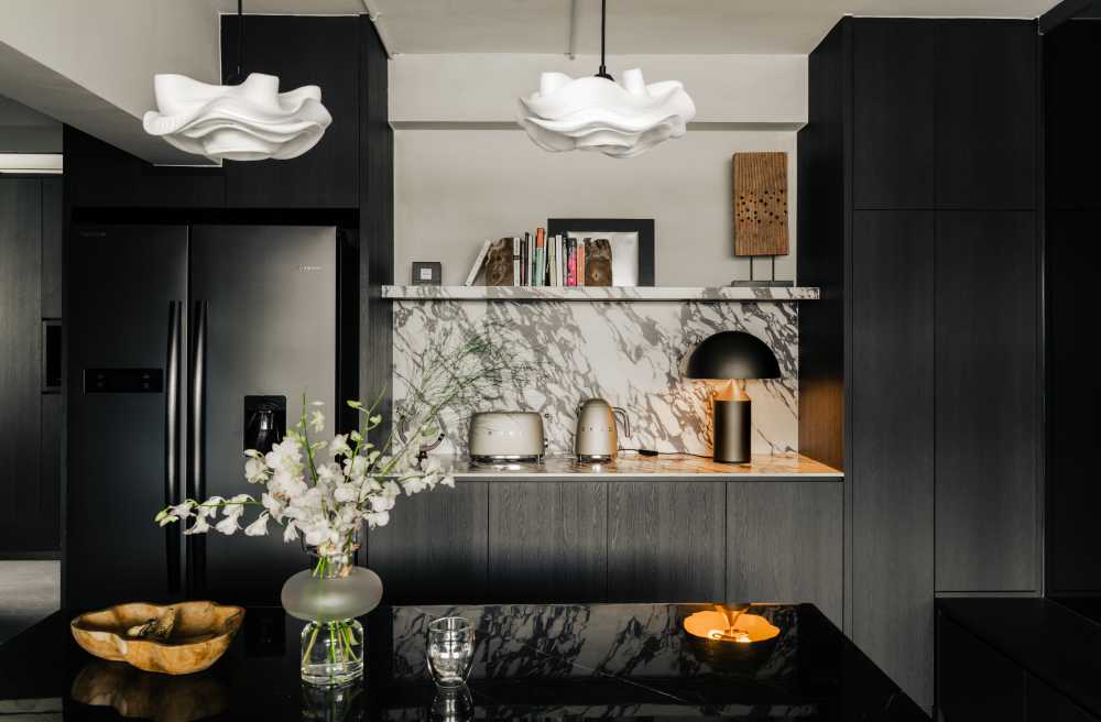 Modern Dining Room with Dining Table and Dining Chairs