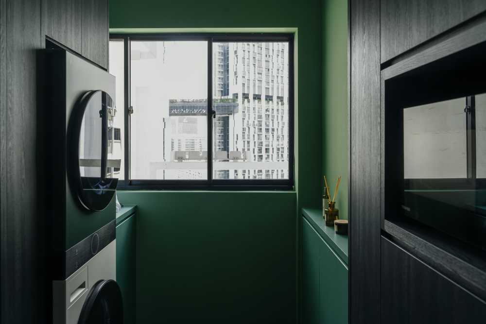 Modern Service Yard with Washing Machine and Dryer