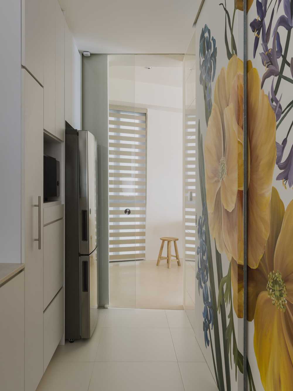Contemporary Kitchen with Kitchen Island and Artwork