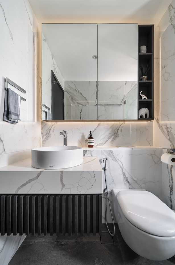 Contemporary Bathroom with Countertop and Mirror
