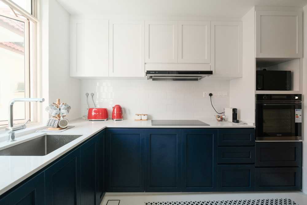 Modern Kitchen with Countertop and Kitchen Backsplash