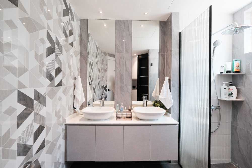Modern Bathroom with Countertop and Bathroom Storage