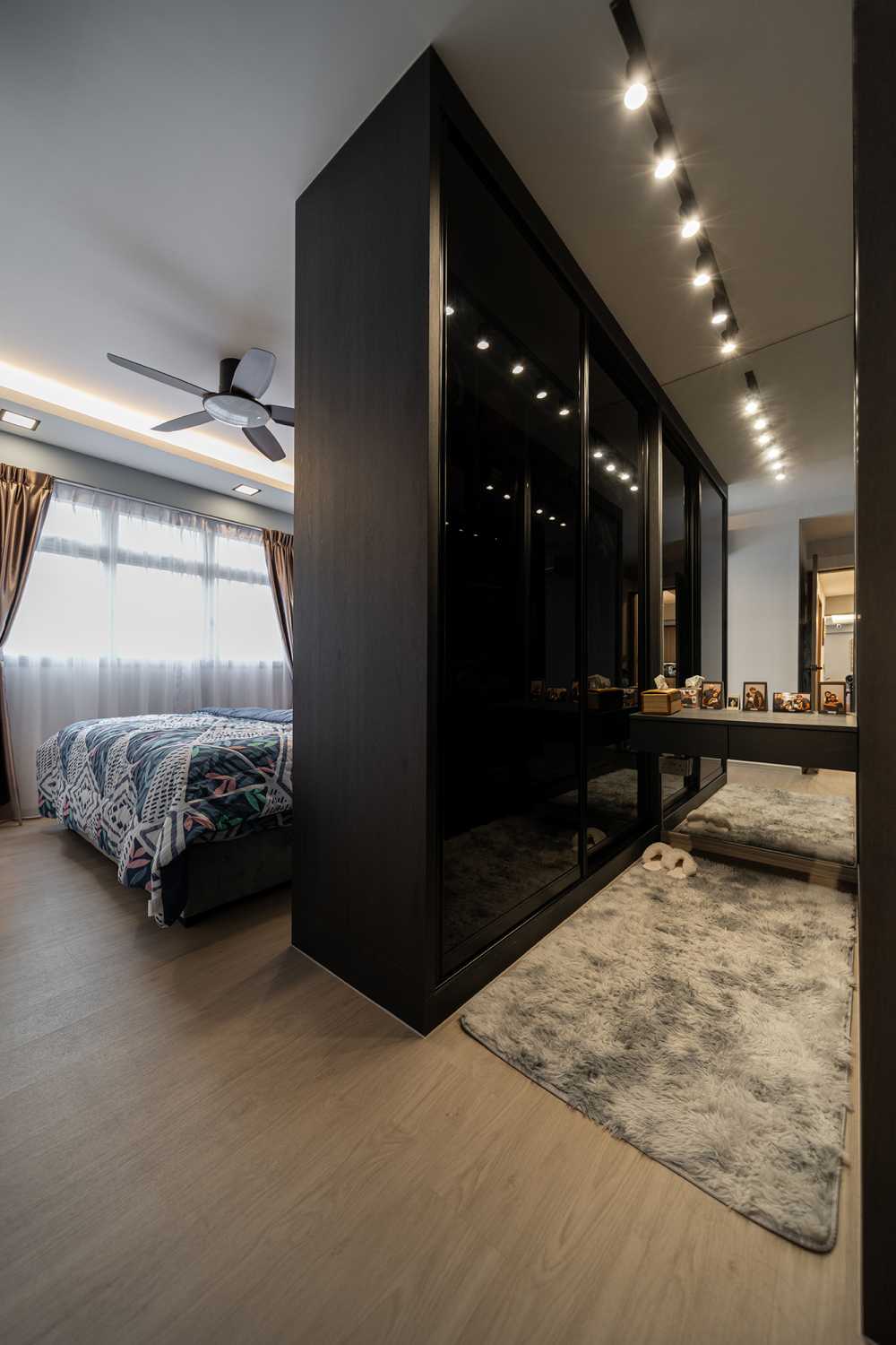 Modern Bedroom with Vinyl Flooring and Mirror