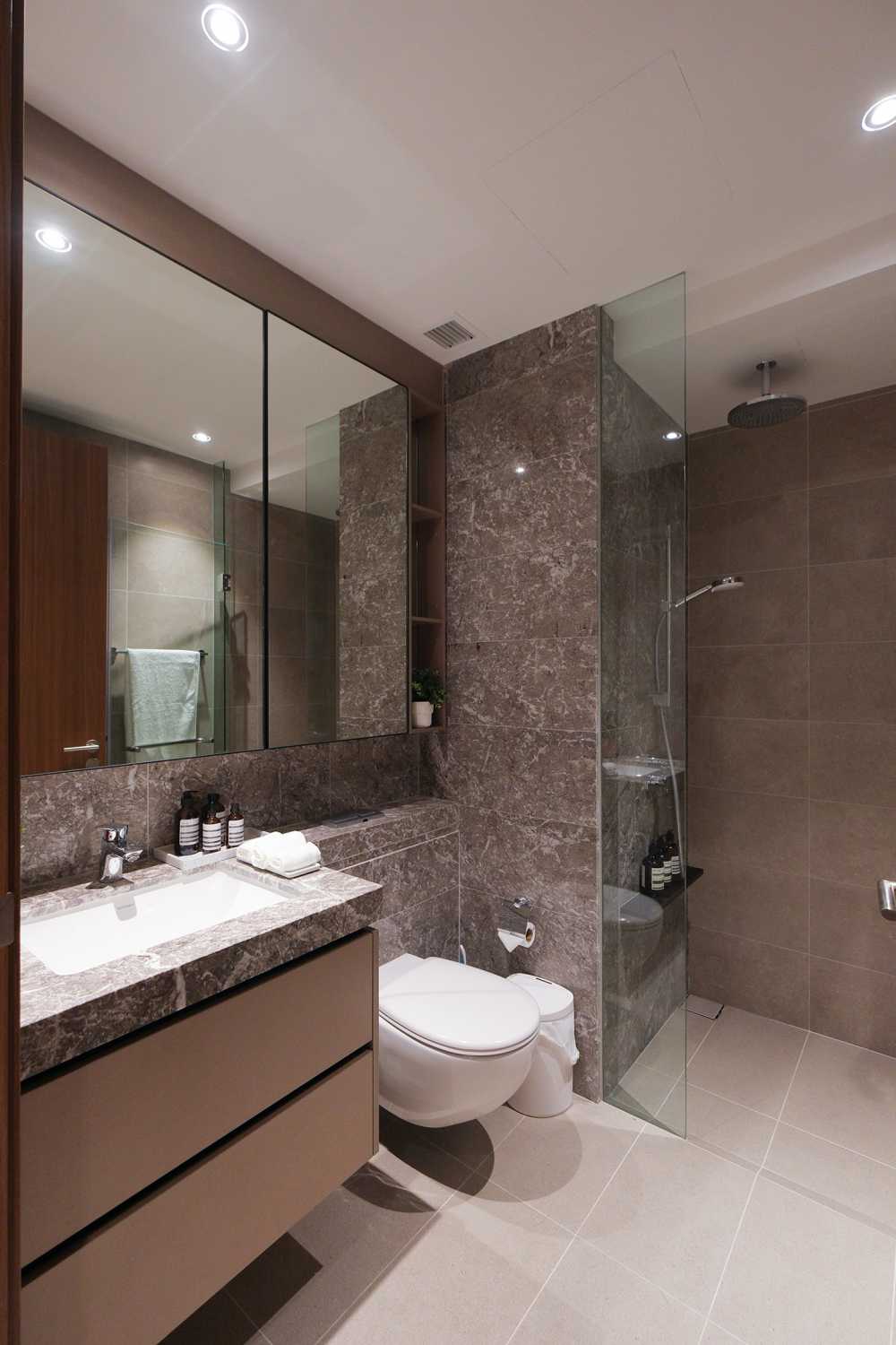 Modern Bathroom with Mirror and Shower Screen