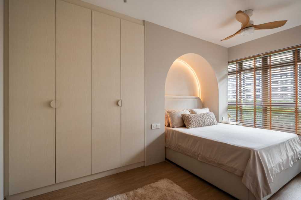 Modern Bedroom with Vinyl Flooring and Wardrobe