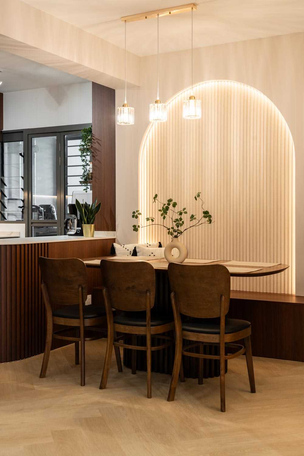 Modern Dining Room with Dining Table and Dining Chairs