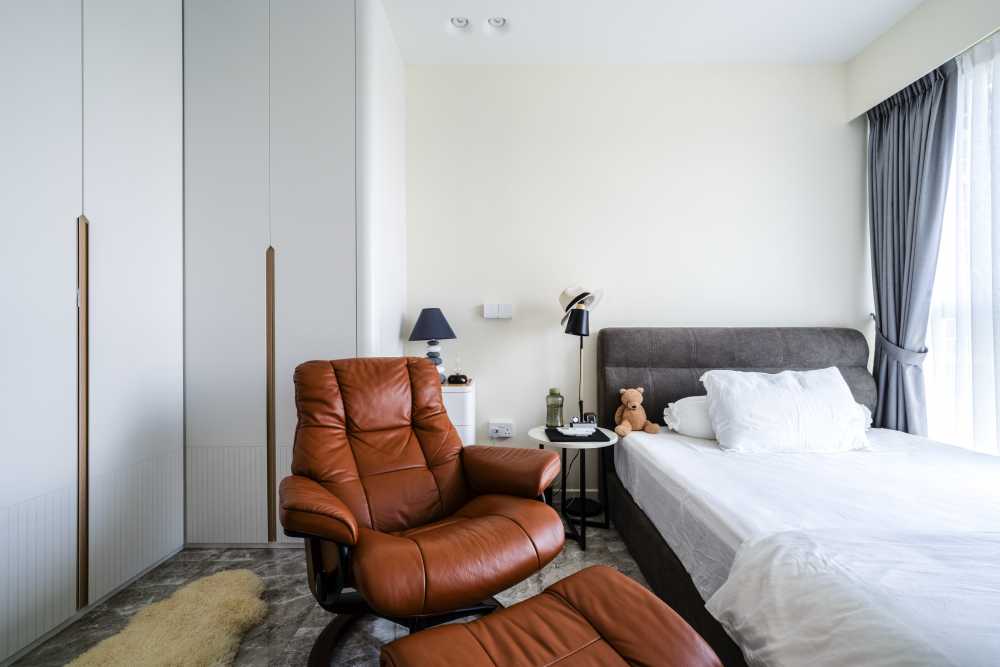 Minimalist Bedroom with Vinyl Flooring and Wood Flooring