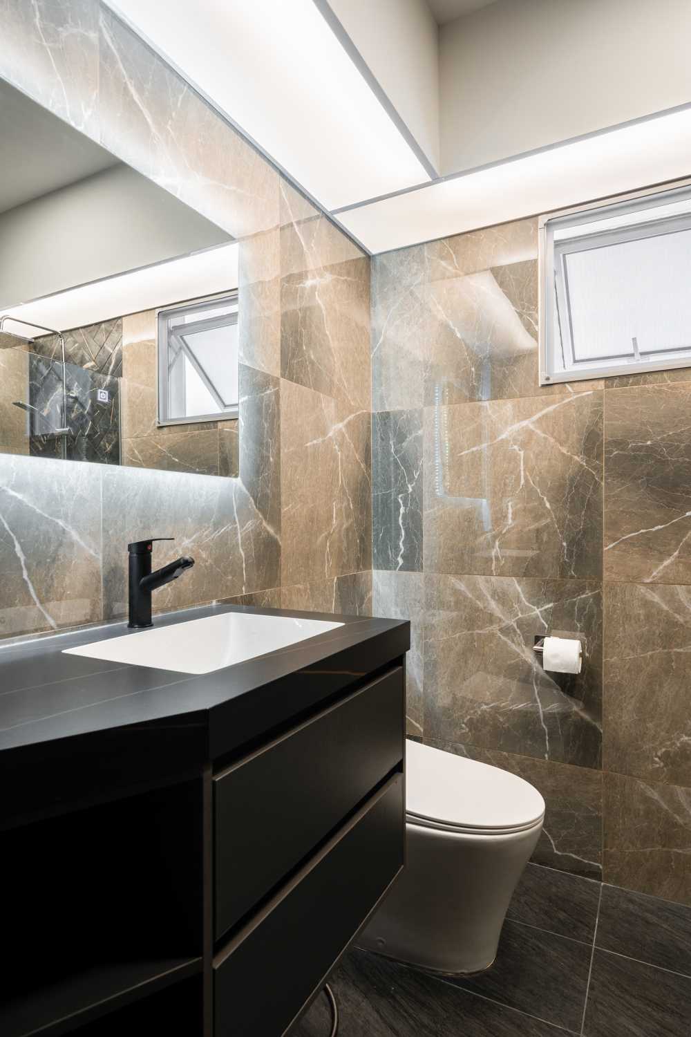 Modern Bathroom at Ubi Ubi Grove by Design 4 Space Pte Ltd Hometrust