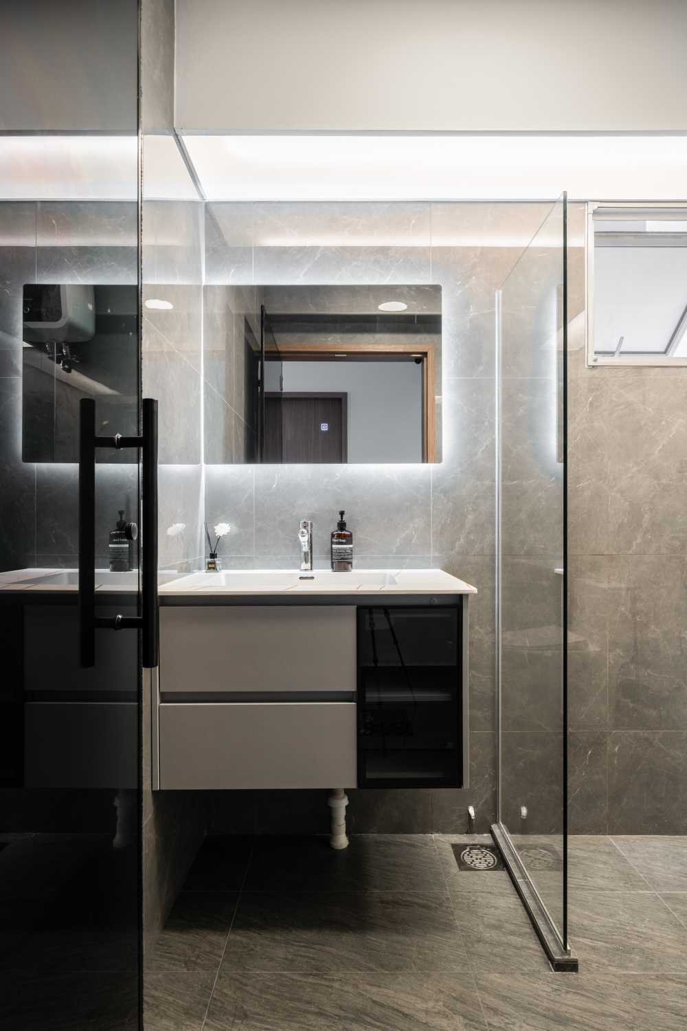 Modern Bathroom at Ubi | Ubi Grove by Design 4 Space Pte Ltd - Hometrust
