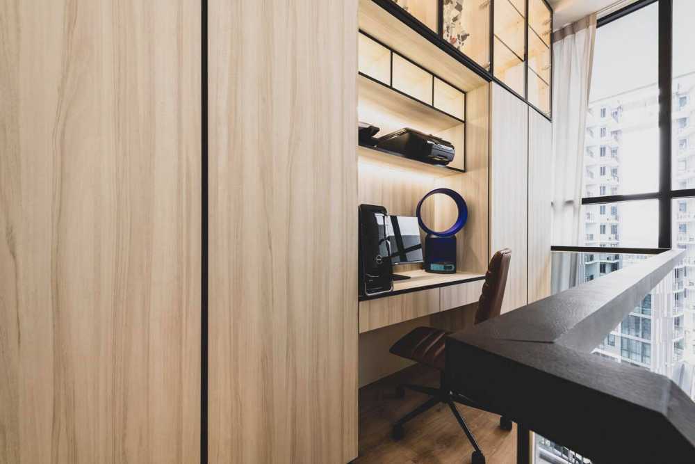 Modern Home Office with Bookshelf and Desk