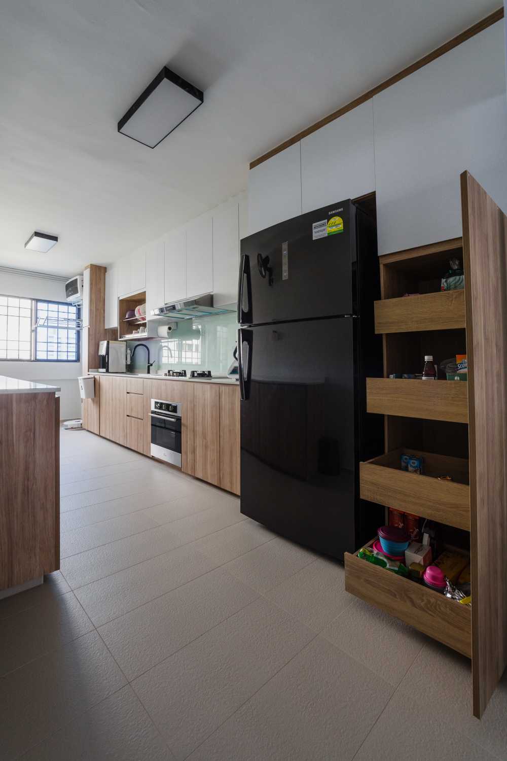 Contemporary Kitchen with Countertop and Vinyl Flooring