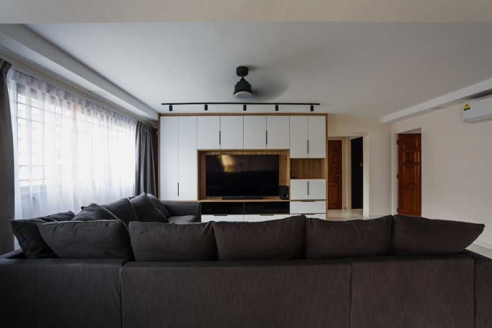 Contemporary Kitchen with Parquet Floor and Kitchen Island