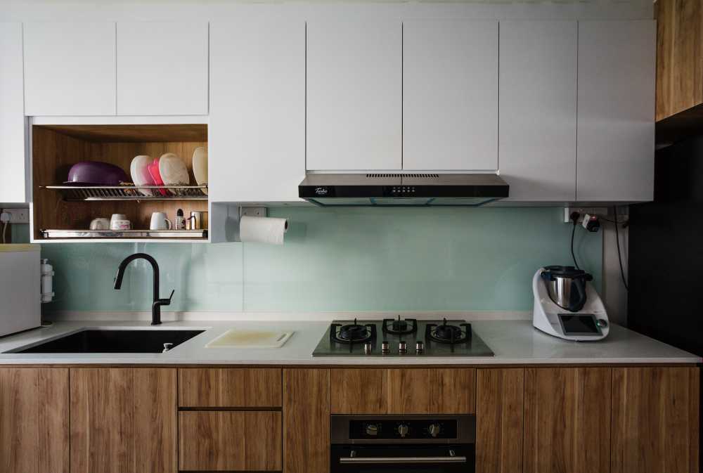 Contemporary Kitchen with Countertop and Vinyl Flooring