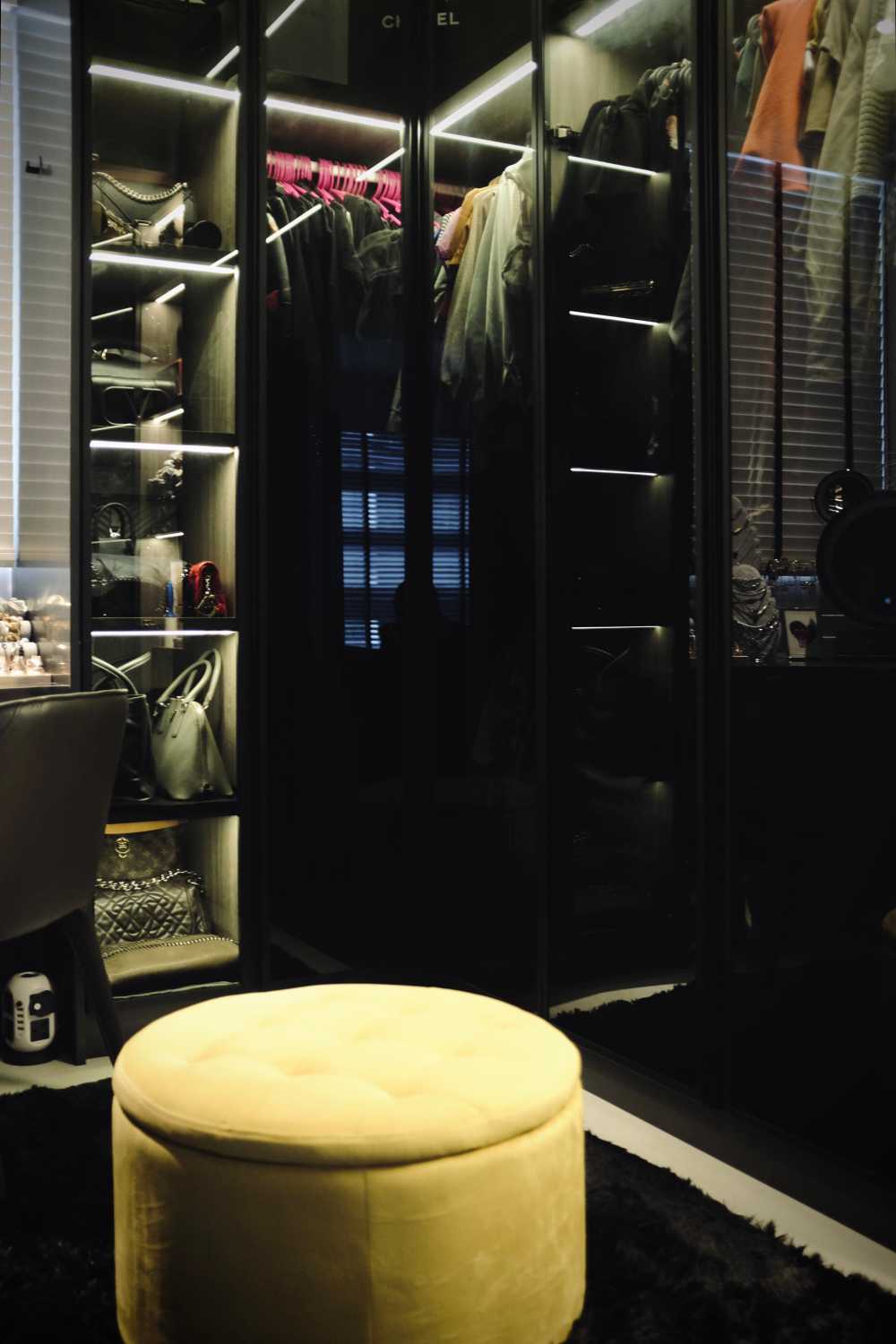 Industrial Walk-in Wardrobe with Mirror and Wardrobe