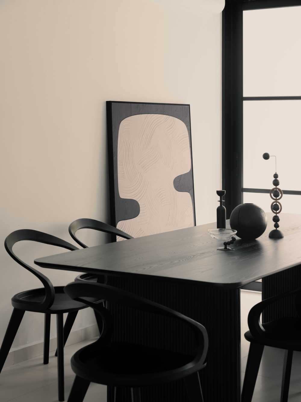 Minimalist Dining Room with Dining Table and Dining Chairs