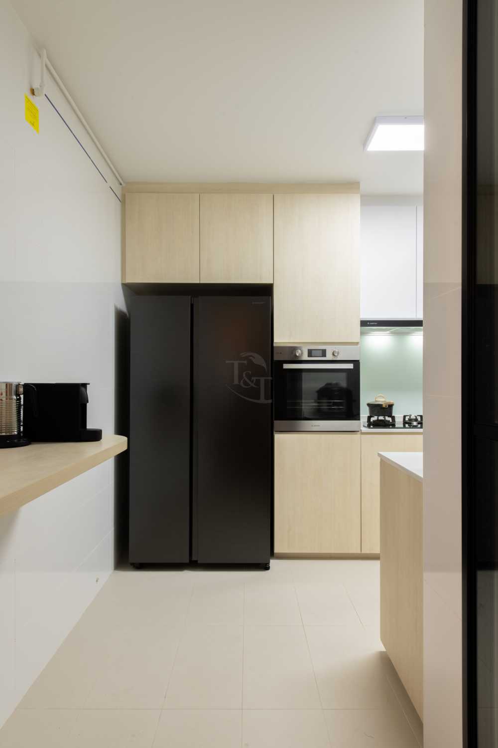 Modern Kitchen with Countertop and Open Kitchen