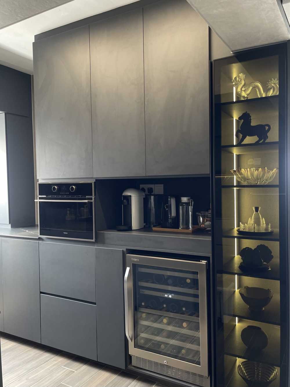 Modern Kitchen with Countertop and Kitchen Island