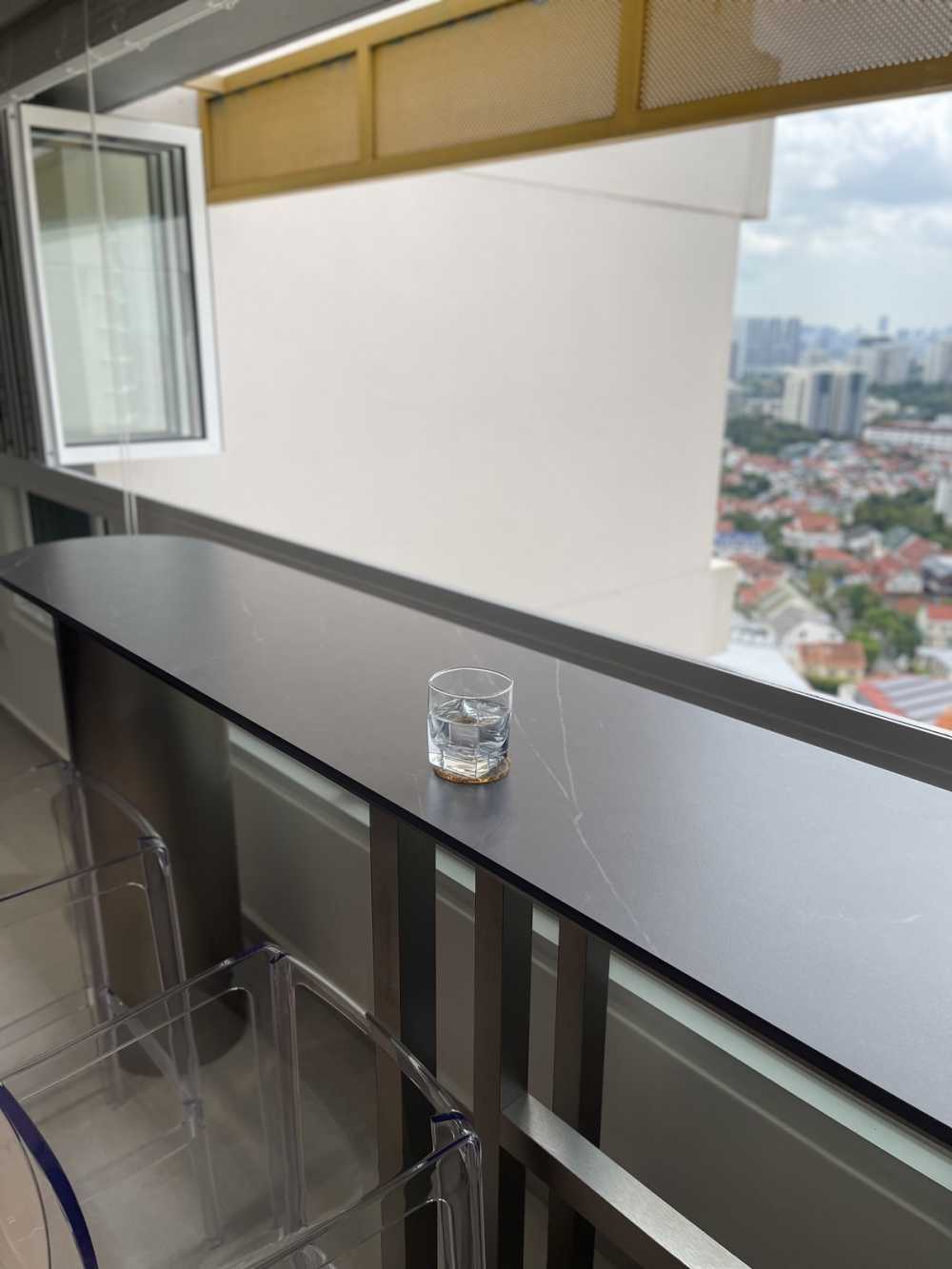 Modern Home Bar with Countertop and Bay Window