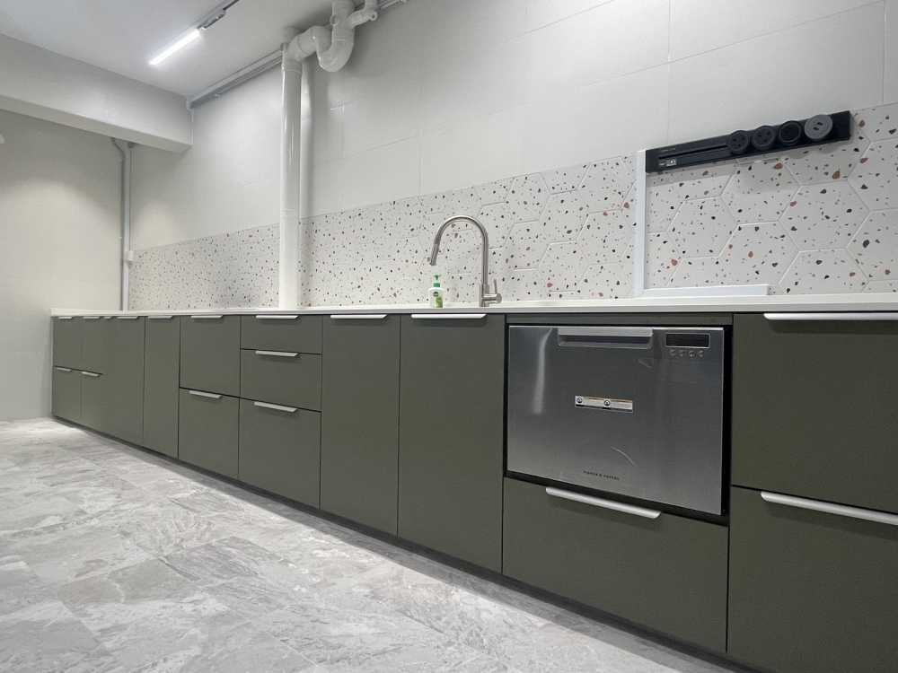 Contemporary Kitchen with Countertop and Homogeneous Tiles