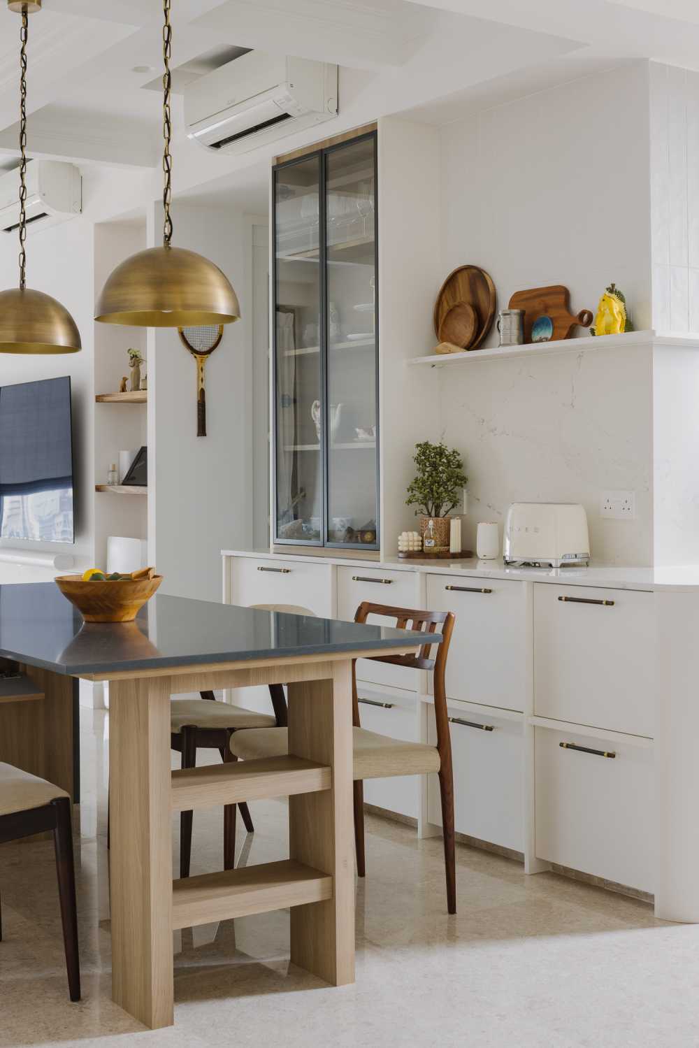 Modern Dining Room with Breakfast Counter and Dining Table