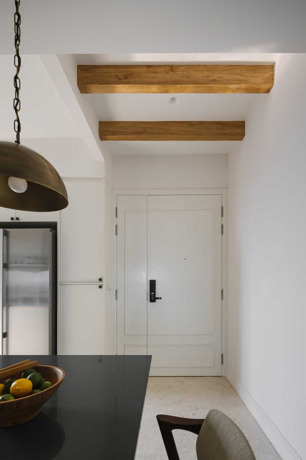 Modern Dining Room with Dining Table and Dining Chairs